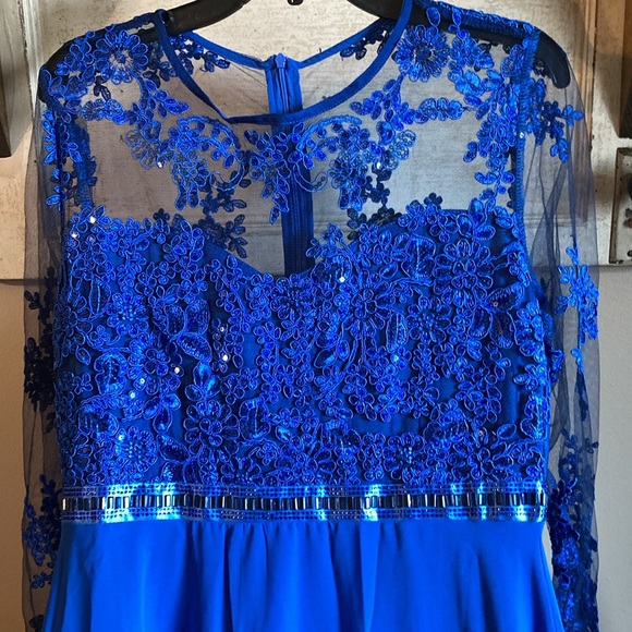 Beautiful Blue Long Dress with Lace and Beading - Picture 3 of 6
